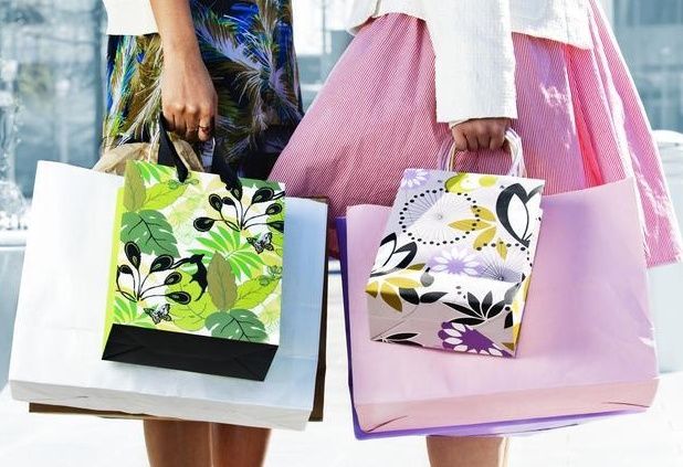 准婆婆给我一万块钱买衣服,买完后她看到一双