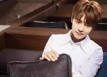 长得帅还不吸烟的男星:张艺兴帅气,杨洋只吃棒