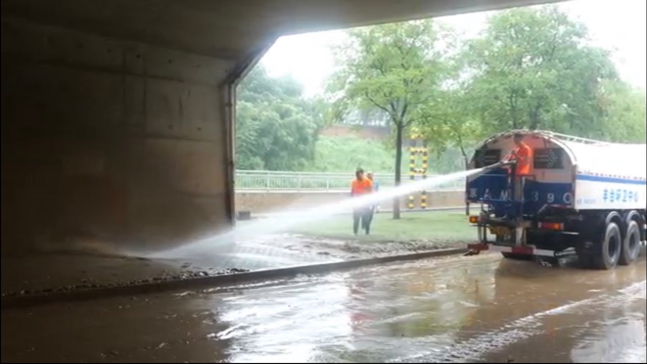 丰台区环卫:1806名一线人员 1165条道路作业 恢复市民出行环境 丰台区环卫:1806名一线人员 1165条道路作业 恢复市民出行环境