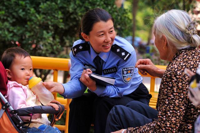 居住在中国的美国人讨论:中国人不怕警察的原