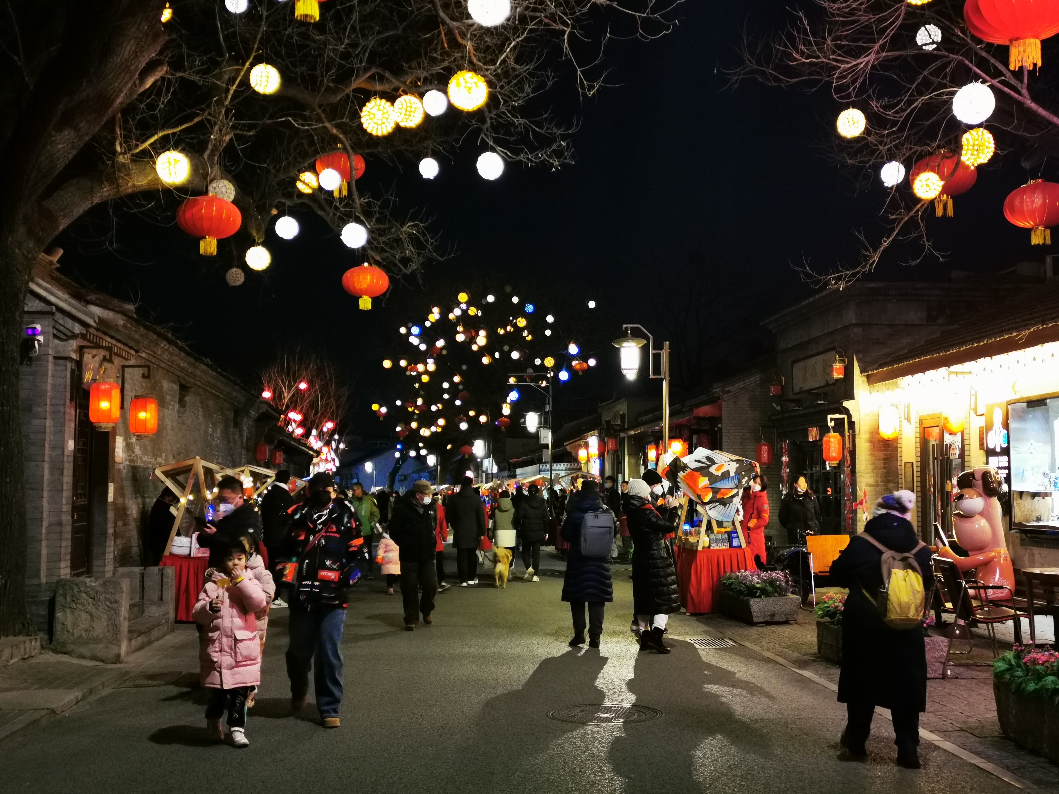 璀璨华彩,夜幕下的模式口大街年味浓!
