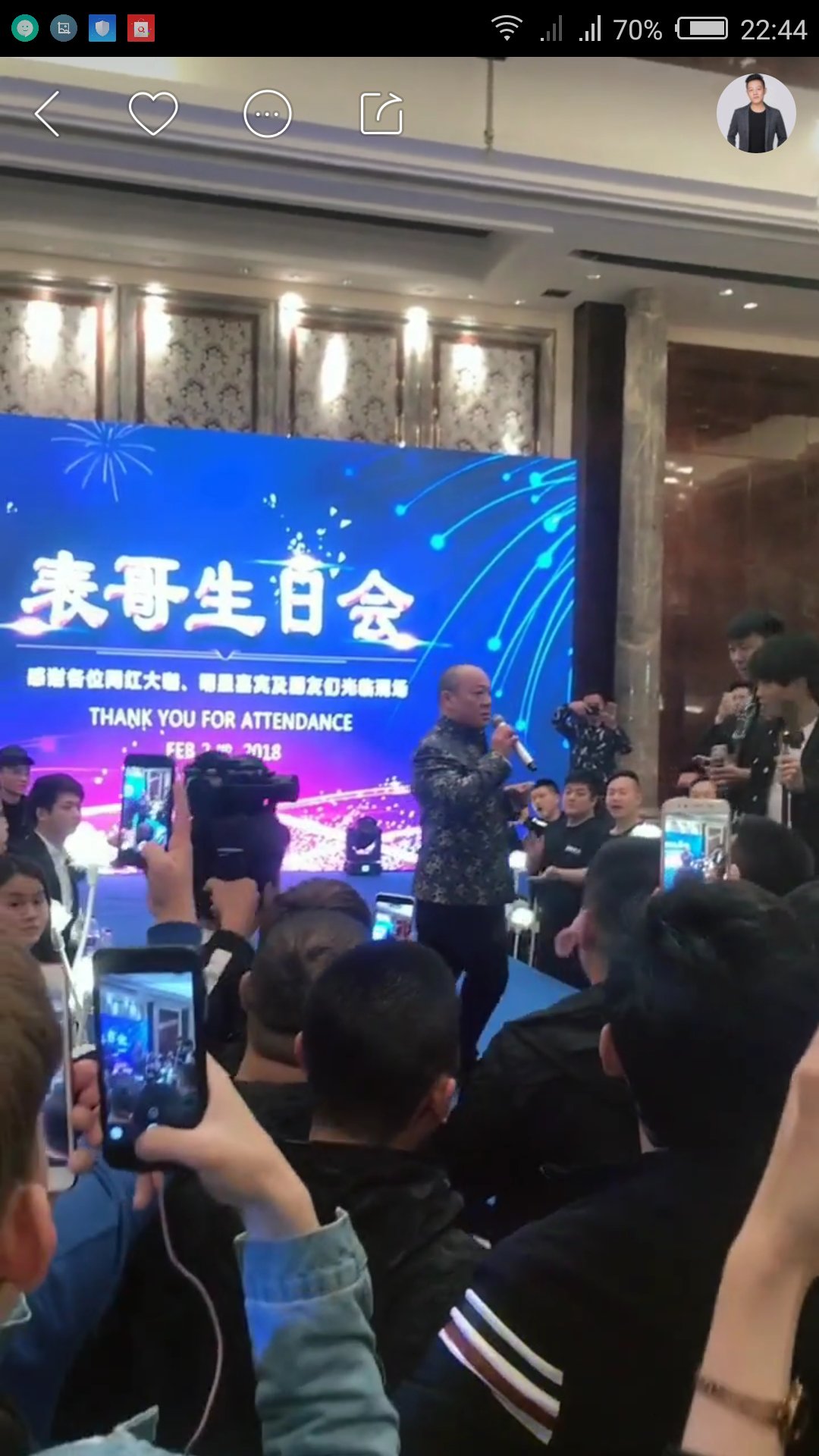 快手网红表哥生日现场豪车云集 近百名保镖维