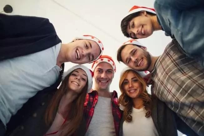 特朗普又放大招!美国收紧对华学生签证,英国留