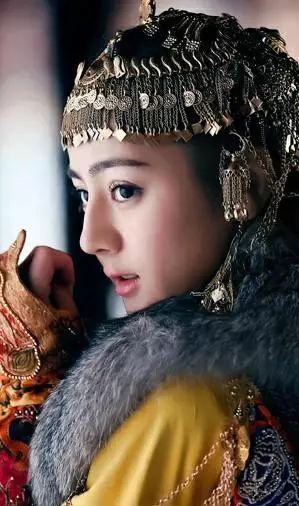 这部剧太神奇,作为女配的迪丽热巴,关晓彤都红