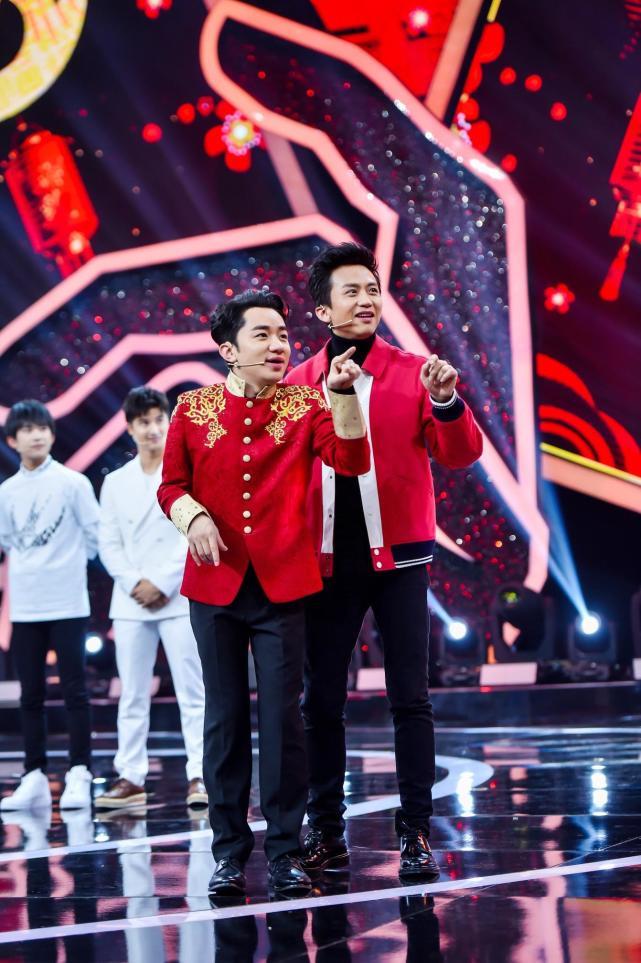 王祖蓝眉飞色舞 同邓超郑恺落泪回忆兄弟情深