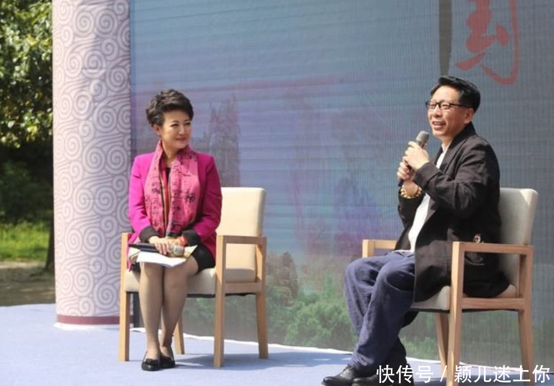 她是央视最美的主持人,18年来节目的收视率仅
