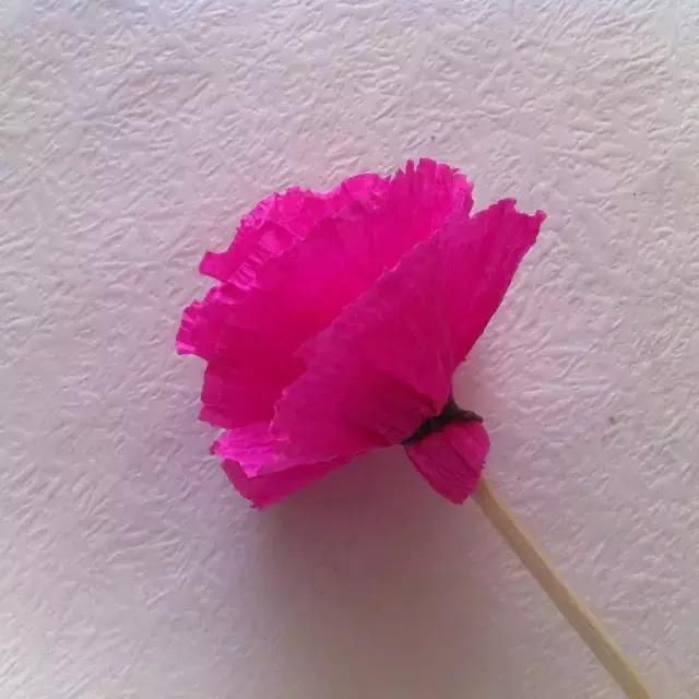 皱纹纸粉色手工康乃馨,幼儿园新学期创意,美美