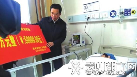 贵州凯里勇救坠楼女童的男子伤情好转 获奖9万元 贵州凯里勇救坠楼女童的男子伤情好转 获奖9万元