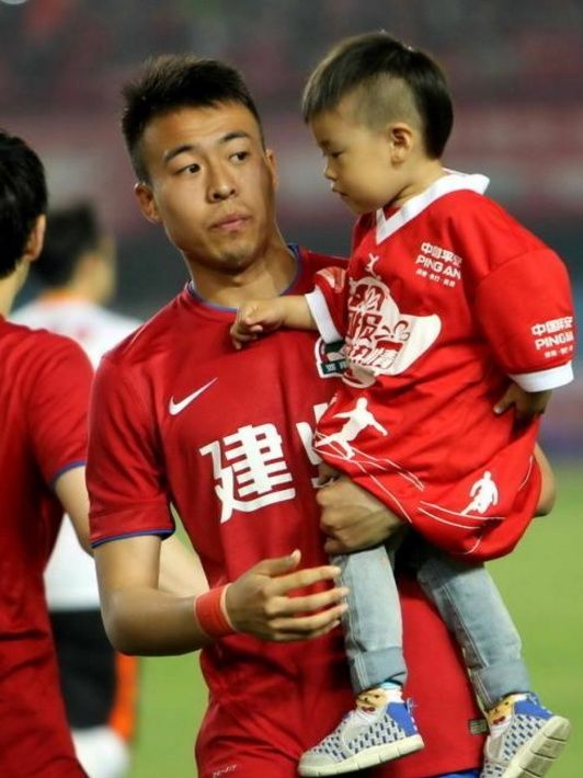 武汉卓尔中场新指挥官人选确定!水平堪比国脚