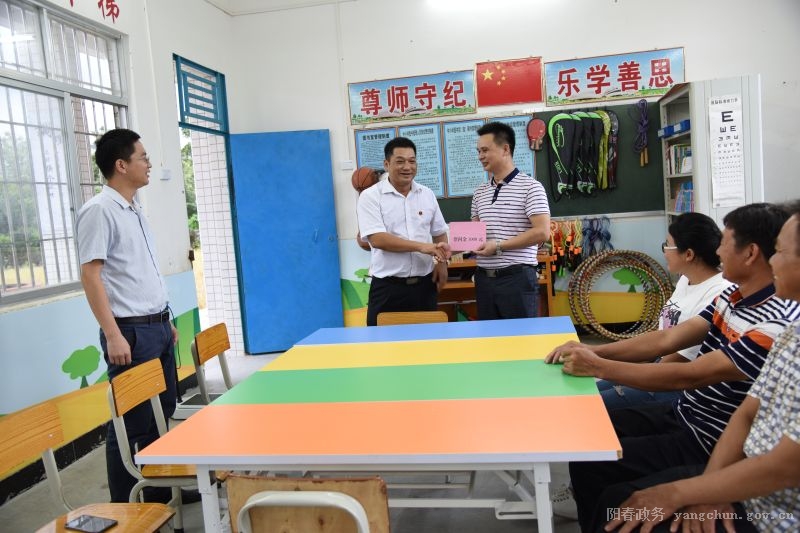 岗美镇:组织开展教师节慰问活动