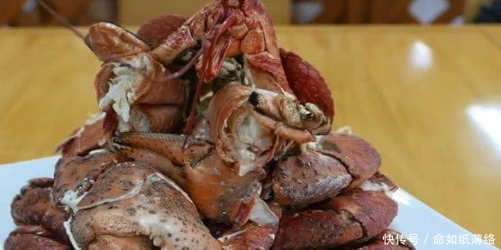 去日本旅游,点了一只16000日元的椰子蟹,端上