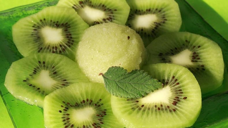 女生经常吃这几种水果,肌肤比较容易变白