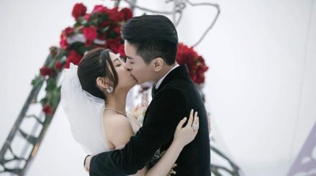 陈妍希宣布怀二胎, 出轨传闻不攻自破, 陈晓机场