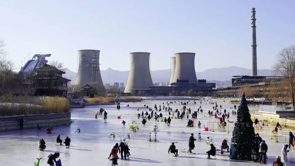 石景山首钢园群明湖的这个冰乐园,开啦! 石景山首钢园群明湖的这个冰乐园,开啦!