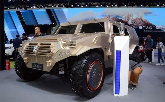 解放军土豪金猛士越野车!高大上超悍马，造价是个谜!