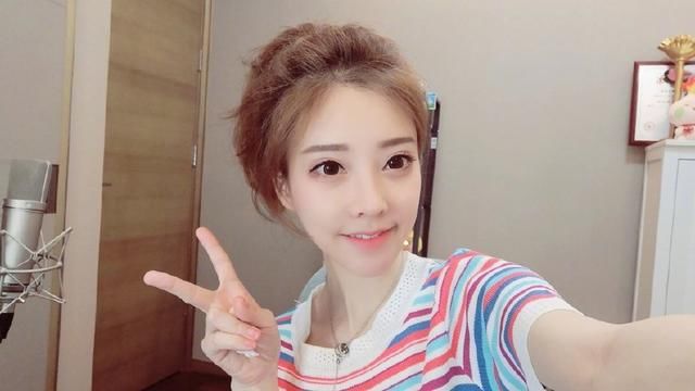 3年前的冯提莫是怎么火起来的?网友:不是靠小