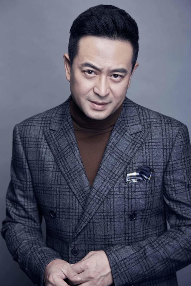 亲妈干妈捧了18年都没红,改名后被张嘉译带火