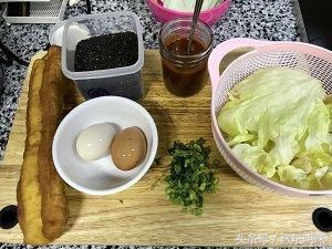 山东正宗煎饼果子家常做法,面糊调制比例和方