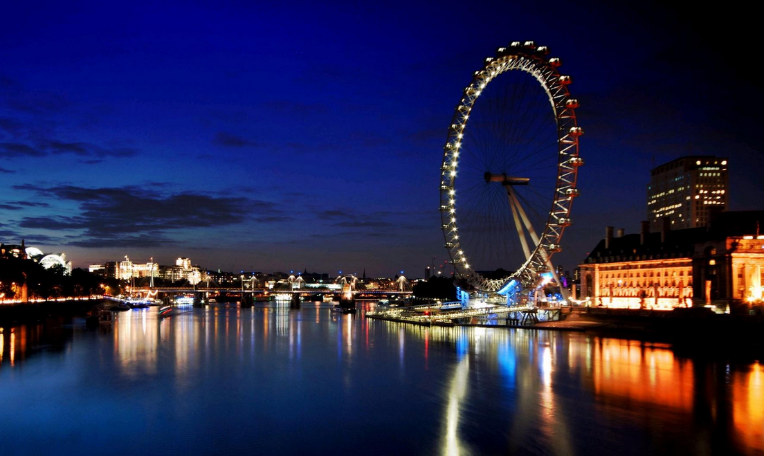 香港：压力太大。

　　急匆匆的脚步，紧绷的表情，语气中的紧迫感，一套套严肃的职业装下有多少的疲倦感，香港打工仔难以言表。 快节奏的生活方式，昂贵的物价，以及无时无刻激烈的竞争，让在香港这个城市生活的人们背负了巨大的压力！