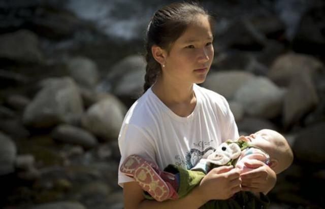 女大学生未婚怀孕遭男方抛弃,中奖后渣男又回