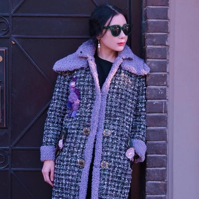 杨幂紫色长裙+黑色高跟鞋秀美腿,性感爆棚,紫