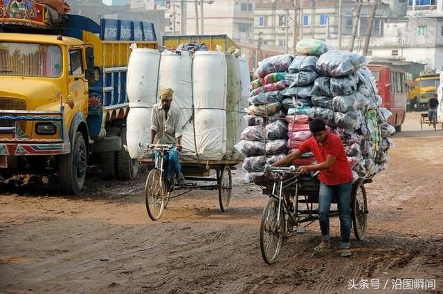 印度孟买交通不好街道脏乱,在这里行走要把安