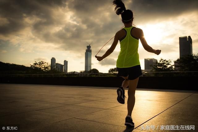 跳绳减肥会伤害膝盖吗?满足这2点,既减肥又不