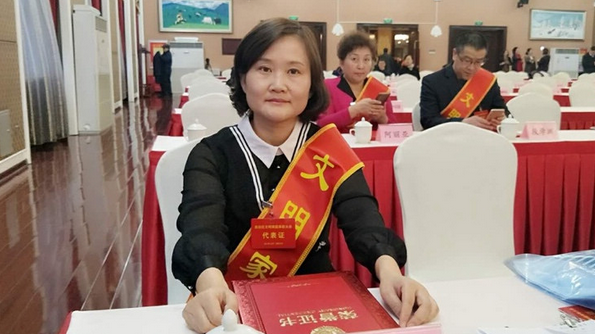 “最美军嫂”张鸿宇:11年爱心路,民族团结一家亲 “最美军嫂”张鸿宇:11年爱心路,民族团结一家亲