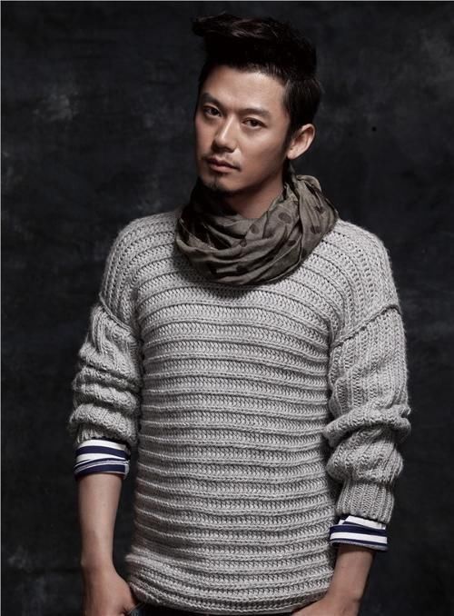 首次触影就是在《永不磨灭的番号》中凭借山下奉武获得了最佳男配角奖