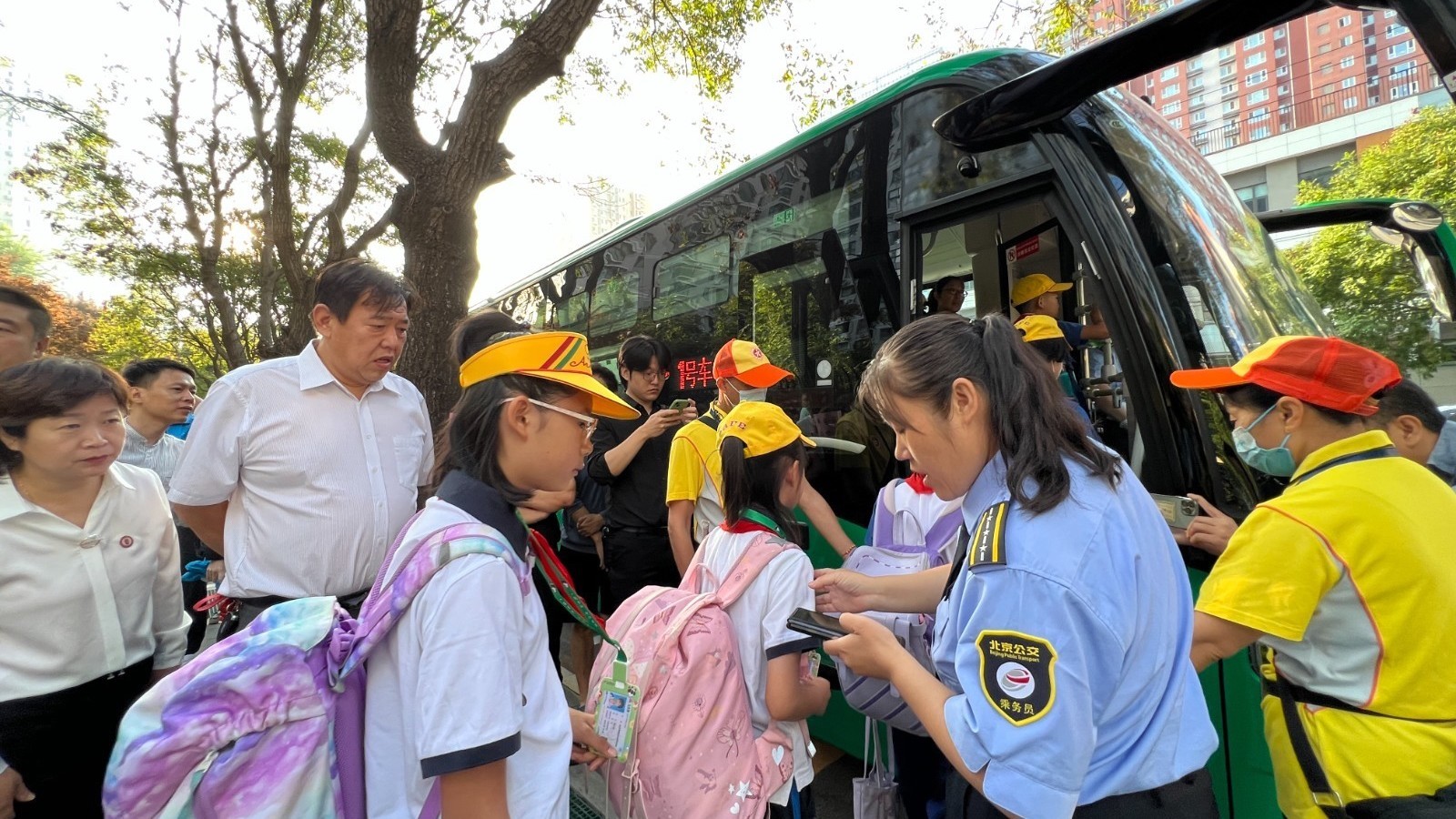 让通学舒心 让家长放心  公交集团全力推进北京通学公交车试点启动