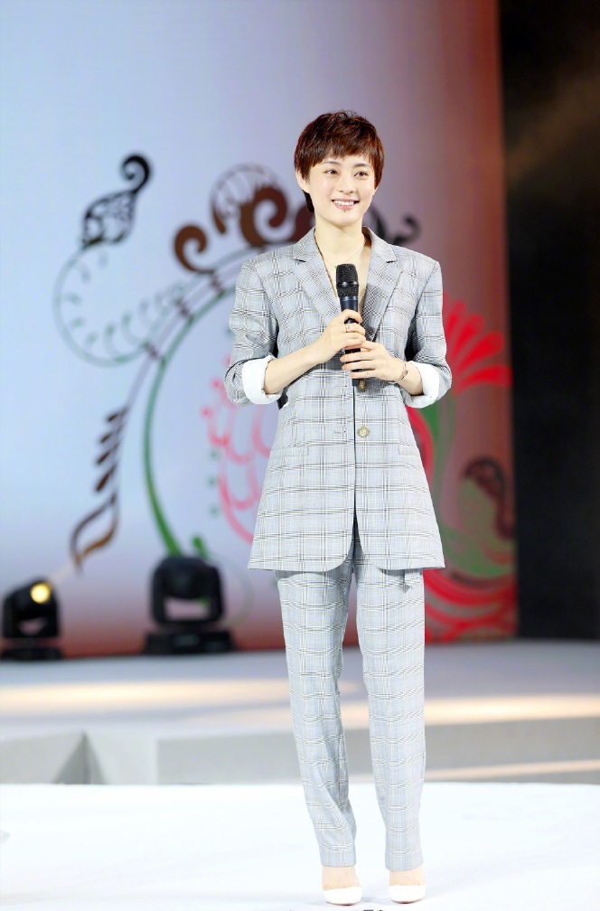 孙俪穿粉裙打脸宋慧乔,一个小少女,一个老阿姨