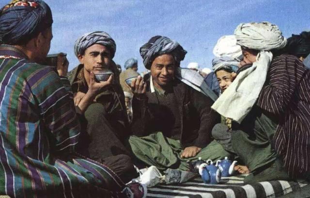 阿富汗第三大民族自称中国人:因留不出胡子被歧视,像汉族不显老