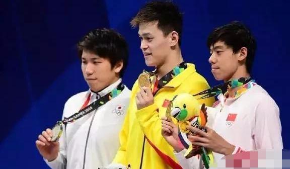 孙杨独自离开雅加达回国,身边只有父母,安踏事