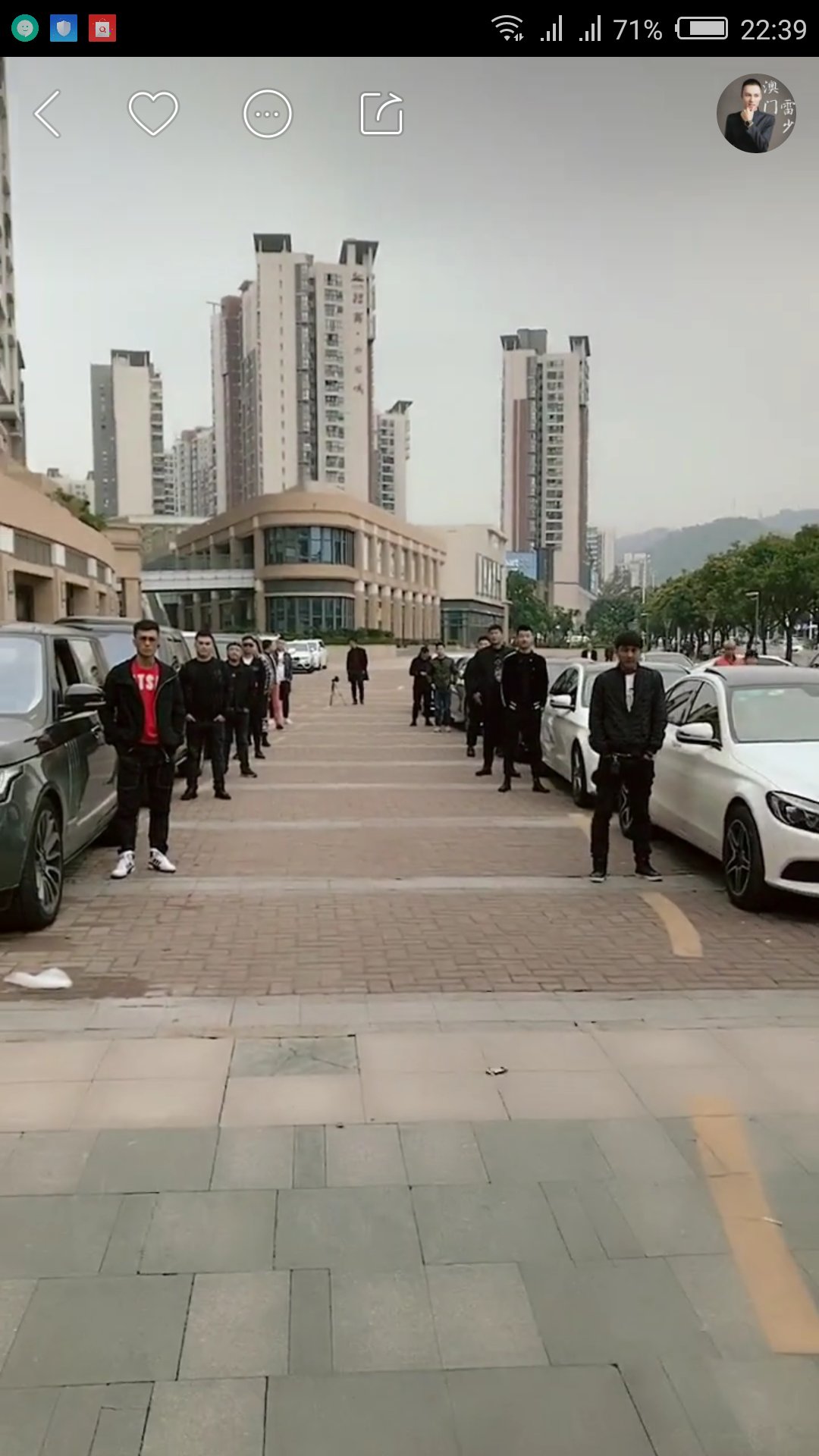 快手网红表哥生日现场豪车云集 近百名保镖维