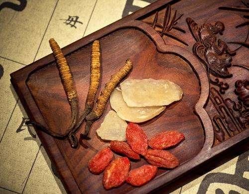 女性吃虫草有什么好处?冬虫夏草对女人的好处