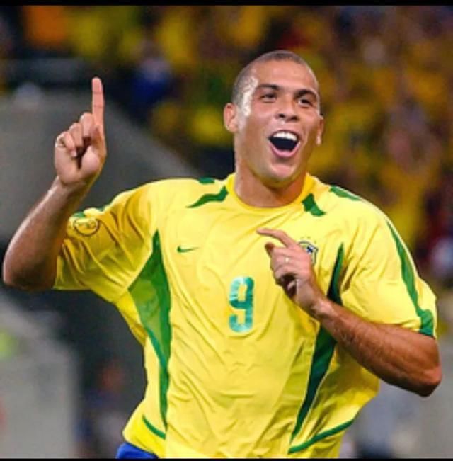 巴西足球历史上的十大前锋分别是谁?