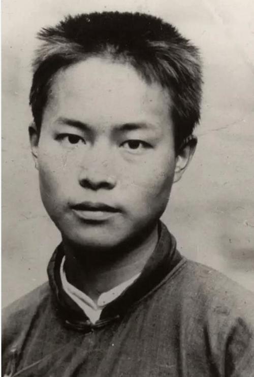 鲁迅是个老司机,郁达夫抗日不知怎么办,鲁迅一