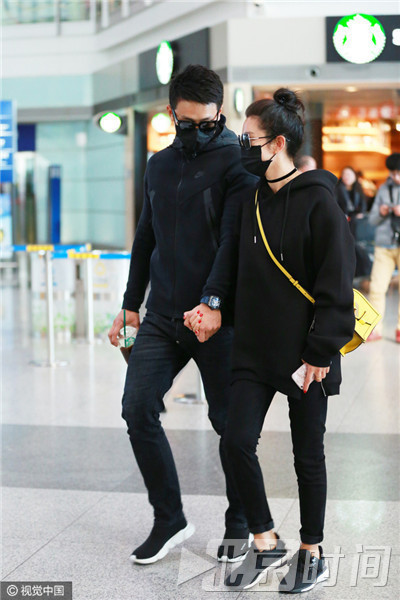 李冰冰穿潮装现身 与男友变“连体婴”狂秀恩爱