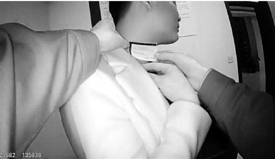 男子赌博输光怕老婆责怪 打110称被8人抢劫1