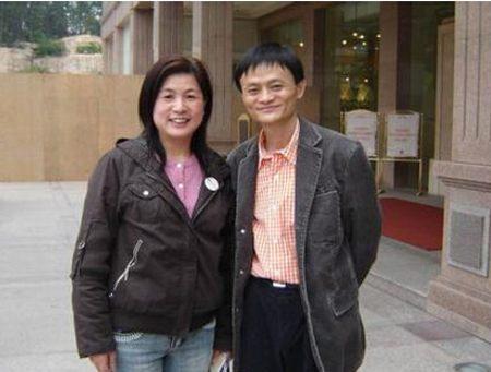 马云和妻子张瑛合照曝光,网友:这气质难怪马云