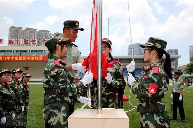 澳门中学生国旗手训练营在驻澳门部队举行