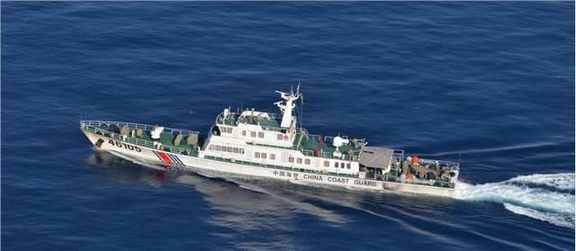 海警版054型舰主副炮齐射,这火力堪比护卫舰了