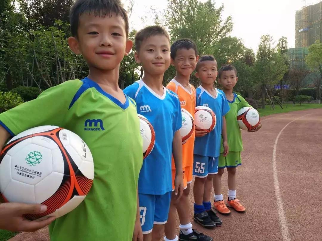 成基金携飞泰体育为江苏如东60所学校捐赠30