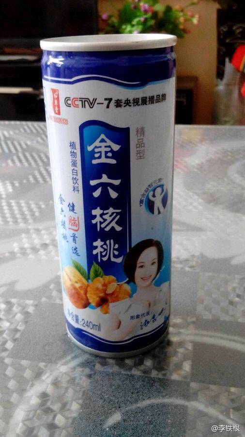 网友晒多款六个核桃山寨品牌 代言人都神似鲁豫