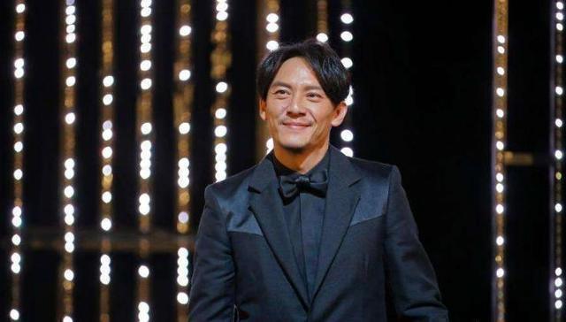 每日娱情|戛纳红毯 马苏王丽坤赖着不走 网红假摔还自拍 为了博关注太拼了 每日娱情|戛纳红毯 马苏王丽坤赖着不走 网红假摔还自拍 为了博关注太拼了