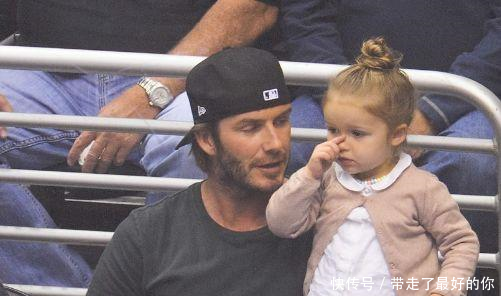 贝嫂对孩子真够狠,为时尚让7岁贝小七穿高跟鞋