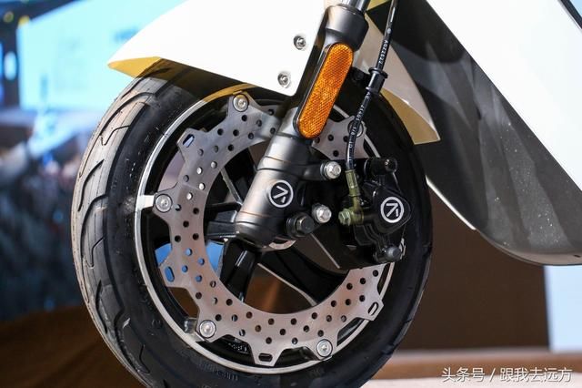 2018新国标电动车上市,其实也没那么差,3299元