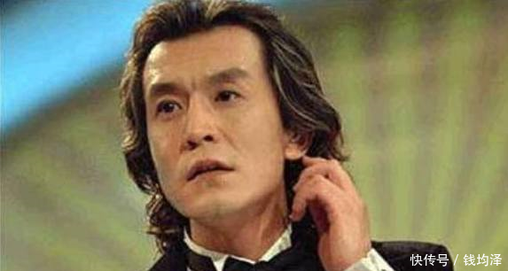 他曾是央视一哥,如今50岁大叔变潮男,网友被