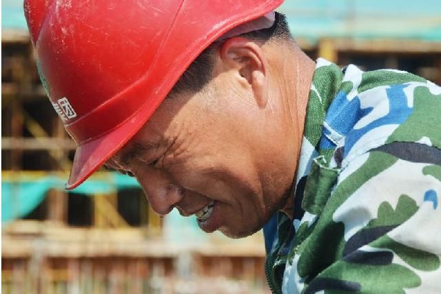 建筑工地上,钢筋工、支模工、架子工,哪个最苦