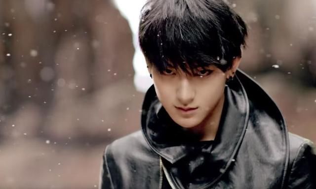 鹿晗陈奕迅黄晓明等男星烟熏妆图集!到底是定